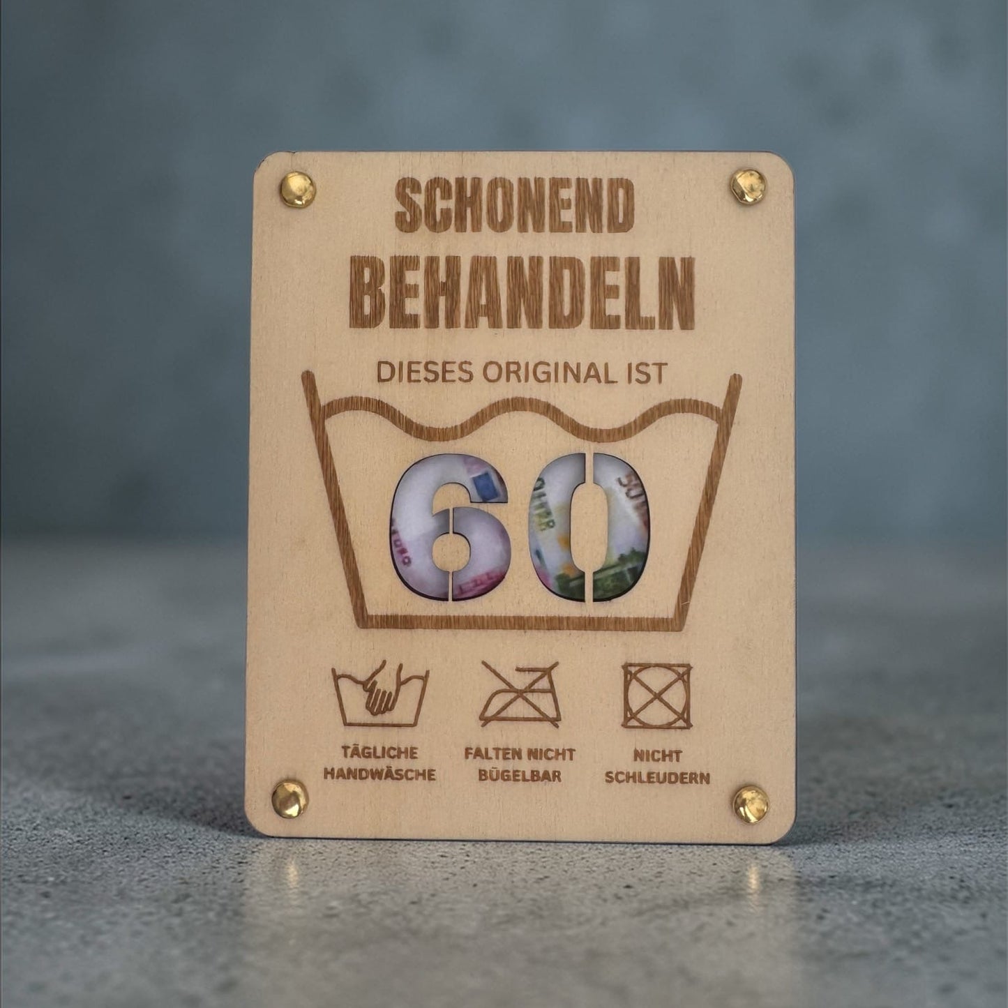 Holz-Geschenkkarte „Schonend behandeln“