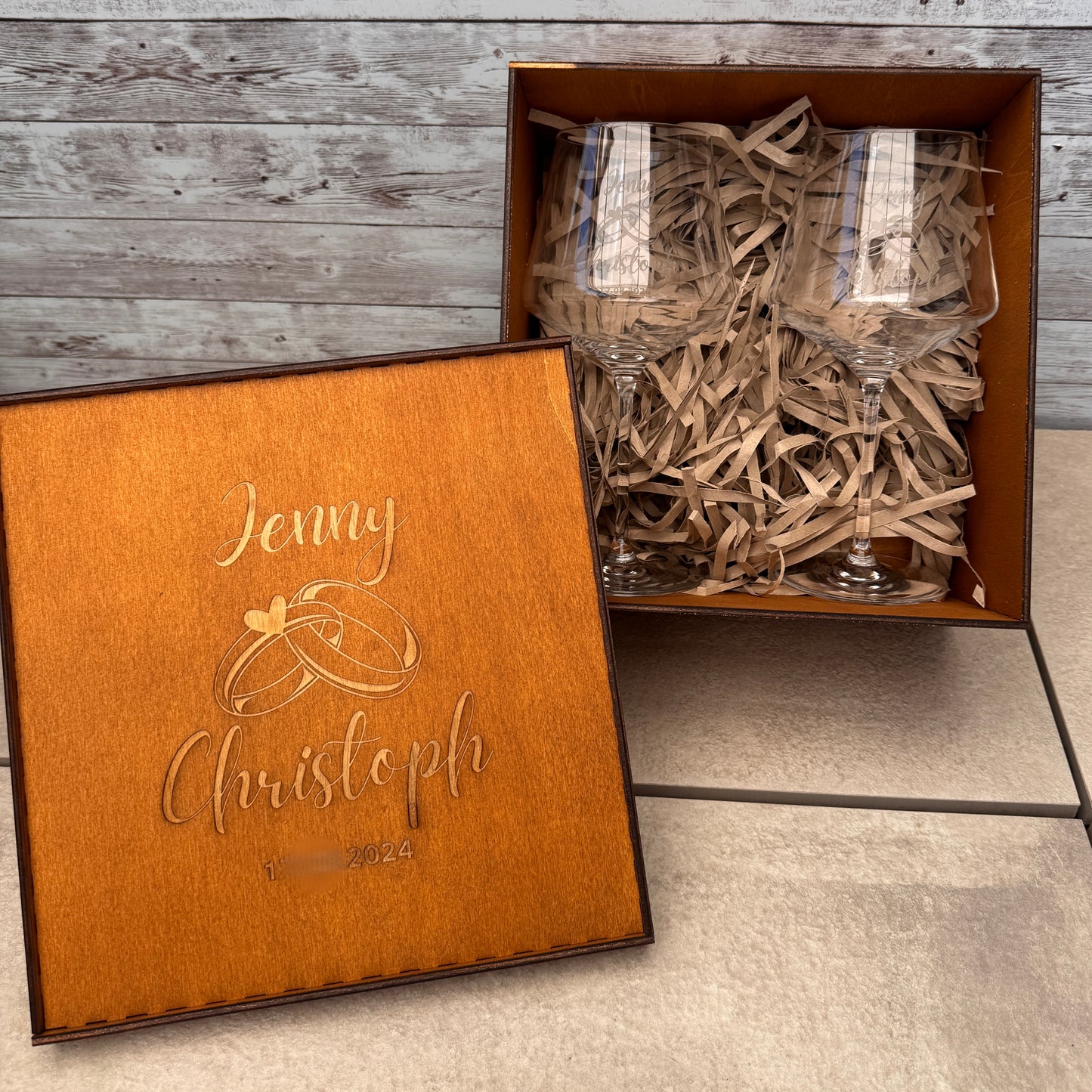 Hochzeitsbox (2x Weinglas + Holzbox) mit Personalisierung