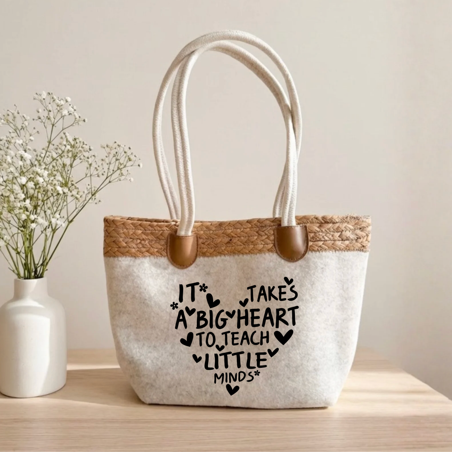 Filztasche mit Bund - It takes a big heart to teach little minds.