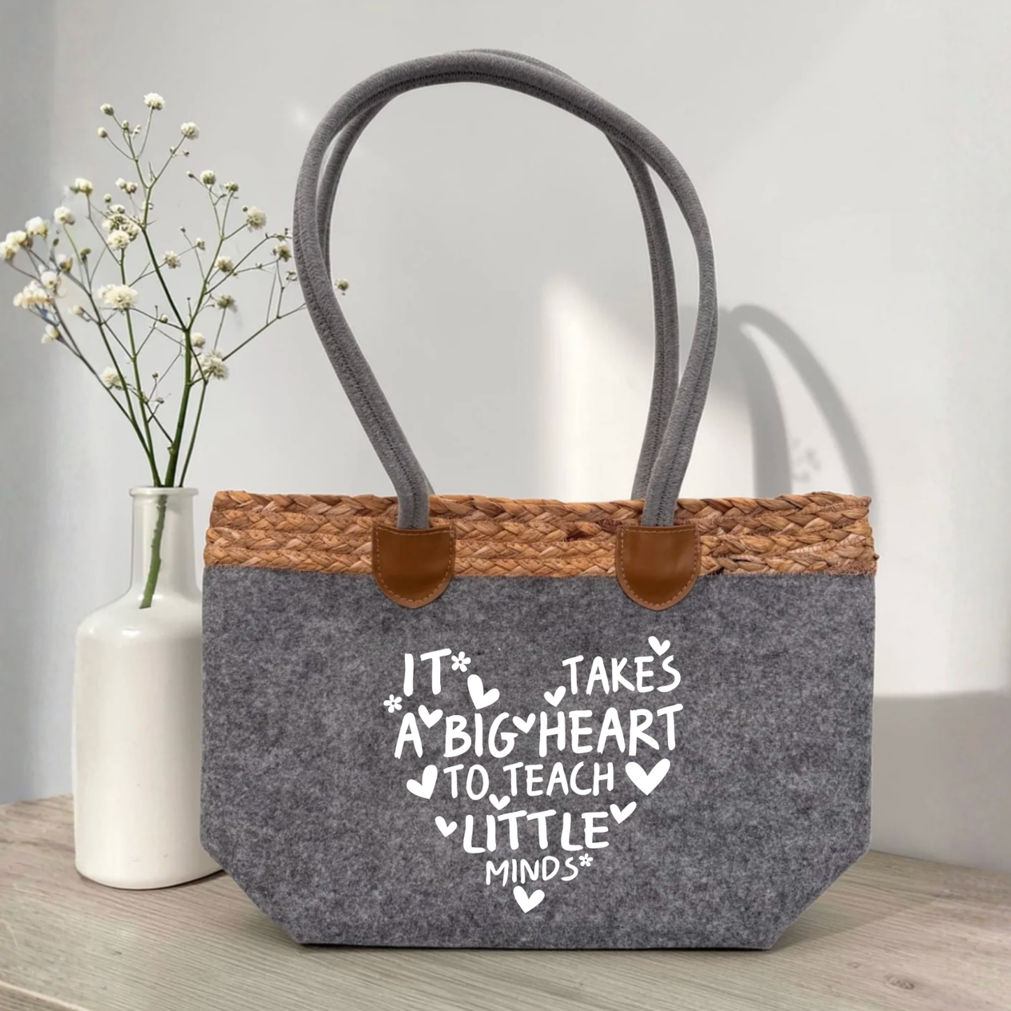 Filztasche mit Bund - It takes a big heart to teach little minds.