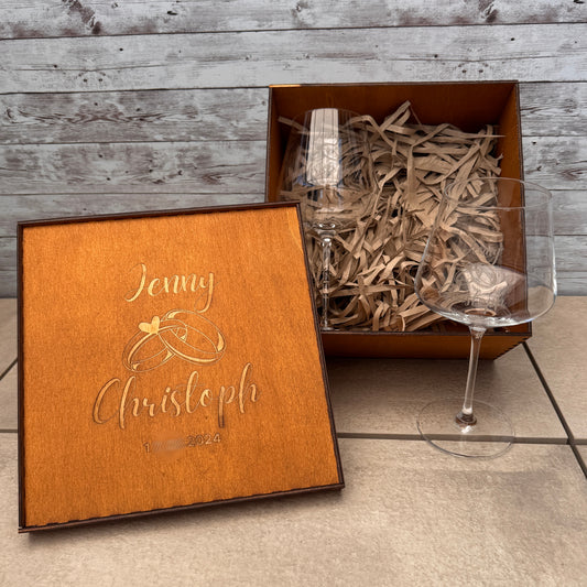 Hochzeitsbox (2x Weinglas + Holzbox) mit Personalisierung