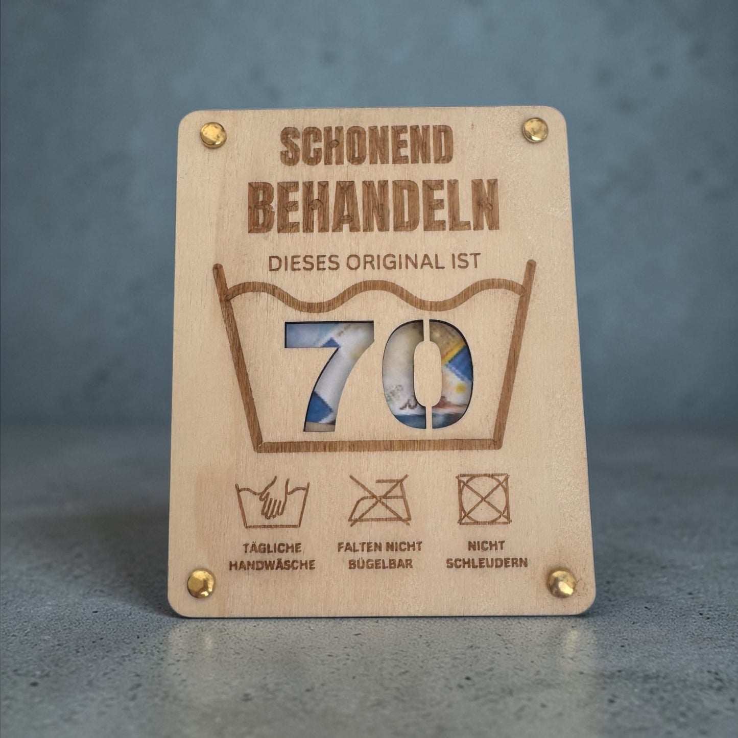 Holz-Geschenkkarte „Schonend behandeln“