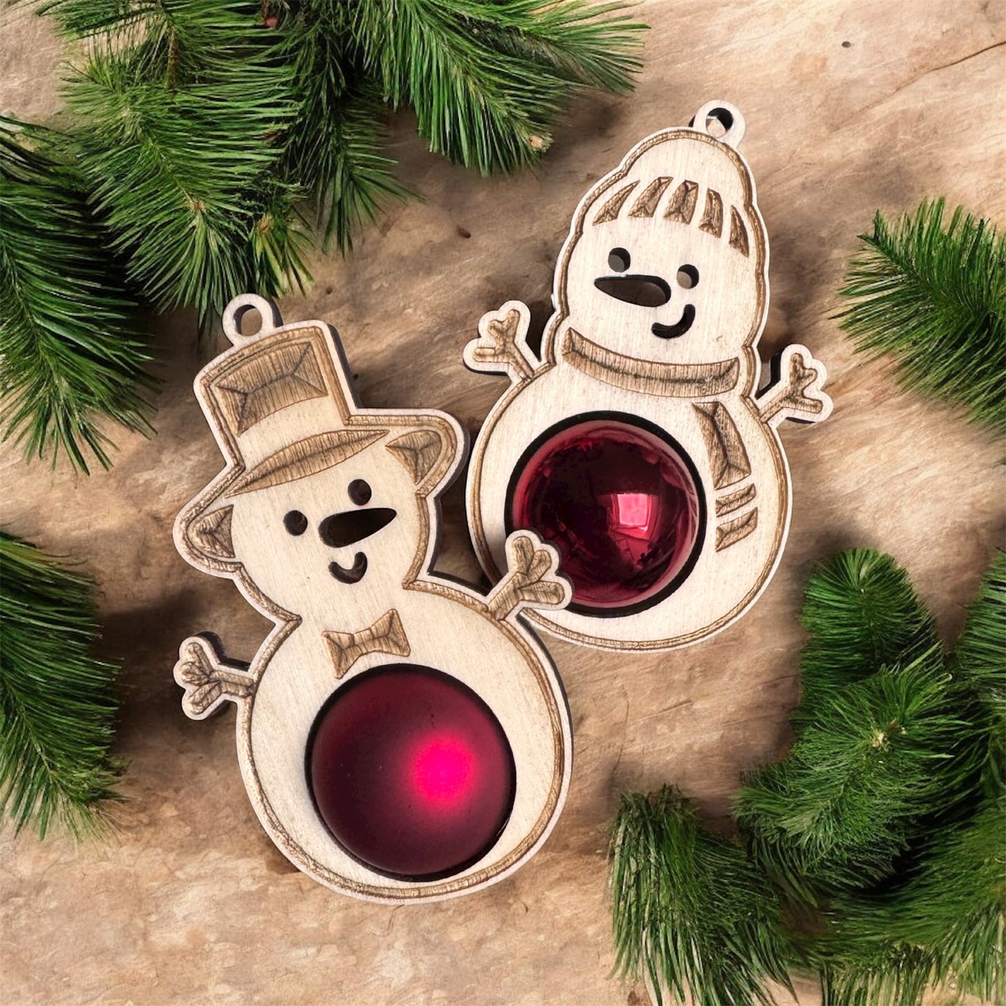 Schneemänner – Weihnachtsbaumschmuck aus Holz